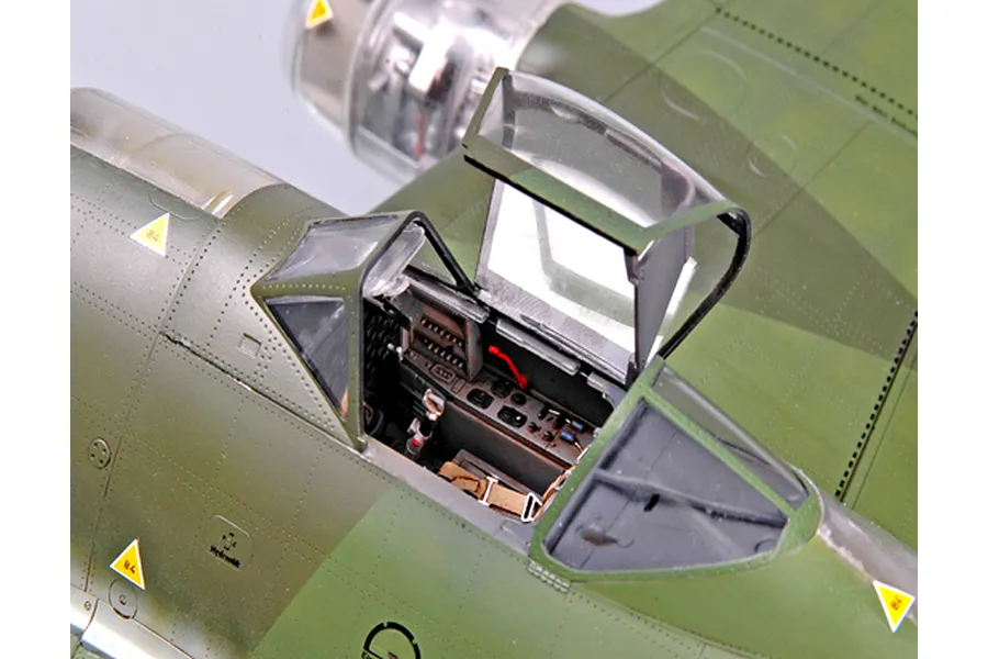 Trumpeter 1/32 Messerschmitt Me 262 A-la (Clear Edition) Fighter Jet Scaled Plastic Model Kit image 26210