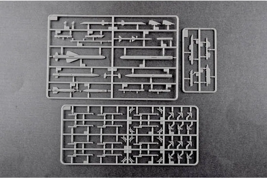Trumpeter 1/72 Chinese J-15 Fighter Jet w/ Flight Deck Scaled Plastic Model Kit image 26401