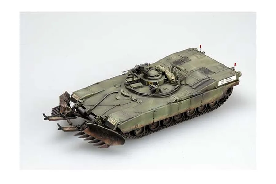 Trumpeter 1/35 U.S. M1A1/A2 Abrams (5 in 1) Tank Scaled Plastic Model Kit image 13