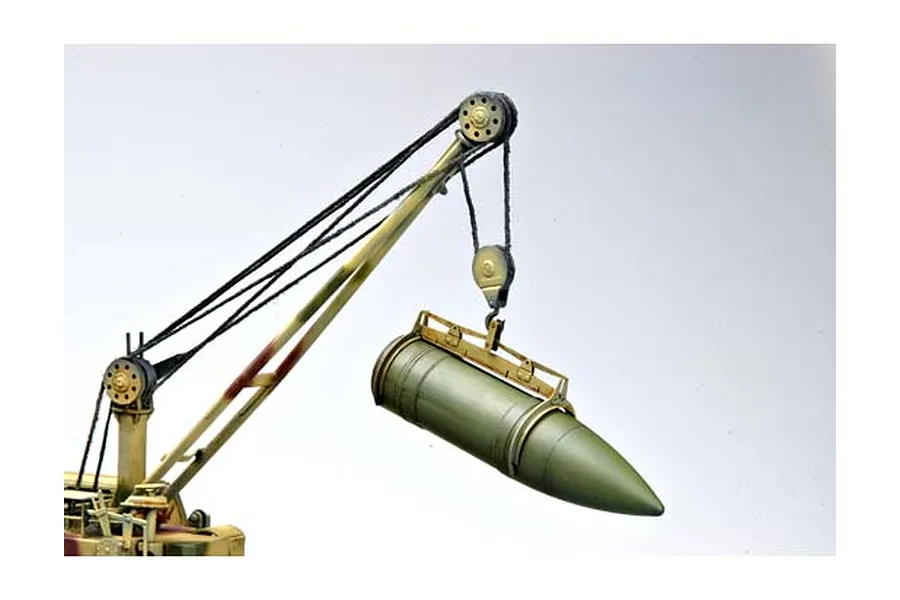 Trumpeter 1/35 German Pz.Kpfw IV Ausf F Fahrgestell Tank Scaled Plastic Model Kit image 9