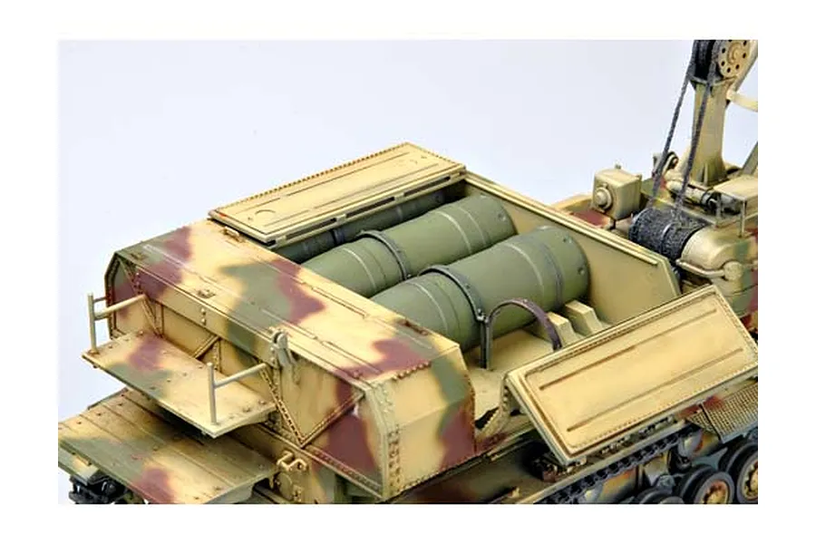 Trumpeter 1/35 German Pz.Kpfw IV Ausf F Fahrgestell Tank Scaled Plastic Model Kit image 10