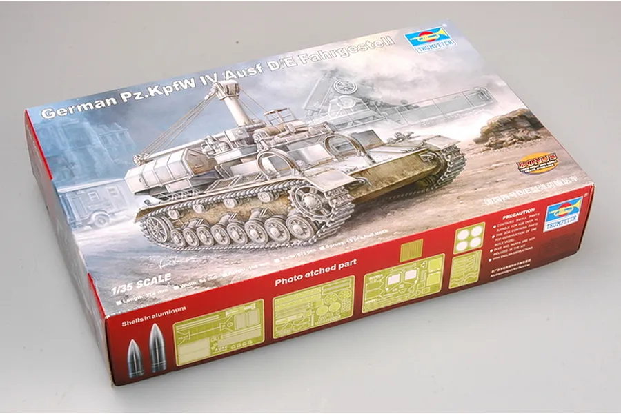 Trumpeter 1/35 scale German Pz.Kpfw IV Ausf D/E Fahrgestell plastic model kit box showing artwork of the tank and included photo-etched parts.