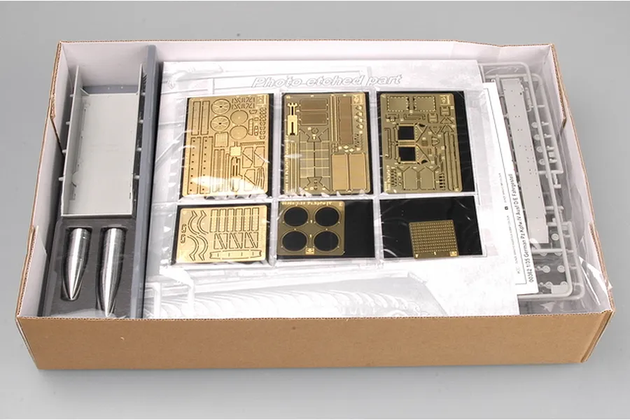 Open box of Trumpeter 1/35 German Pz.Kpfw IV Ausf D/E model kit showing plastic sprues, metal photo-etched parts, and instructions.