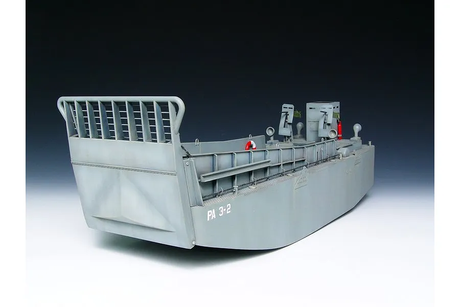 Trumpeter 1/35 USN WWII LCN 3 Vehicle Landing Craft Plastic Model Kit image 26771