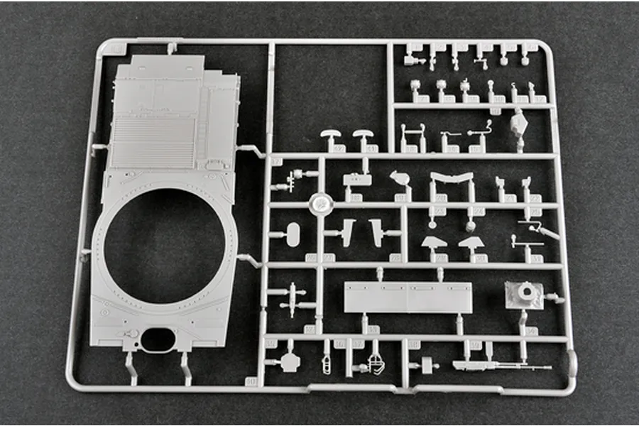 Trumpeter 1/35 Ukrainian T-84 Main Battle Tank Scaled Plastic Model Kit image 26890