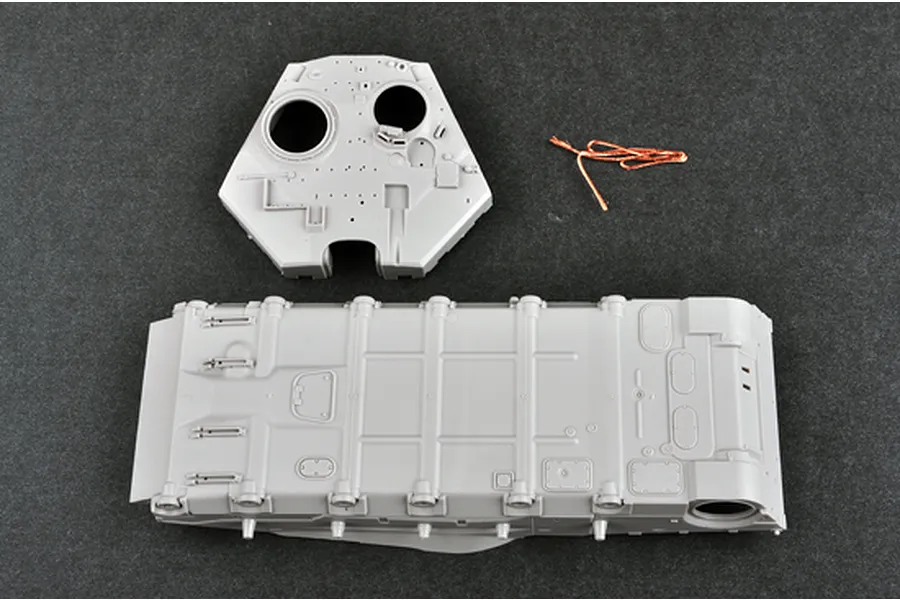 Trumpeter 1/35 Ukrainian T-84 Main Battle Tank Scaled Plastic Model Kit image 26900