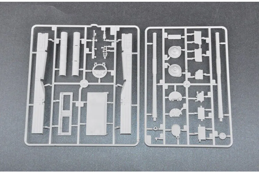 Trumpeter 1/35 Russian T-80BV Main Battle Tank Scaled Plastic Model Kit image 27104