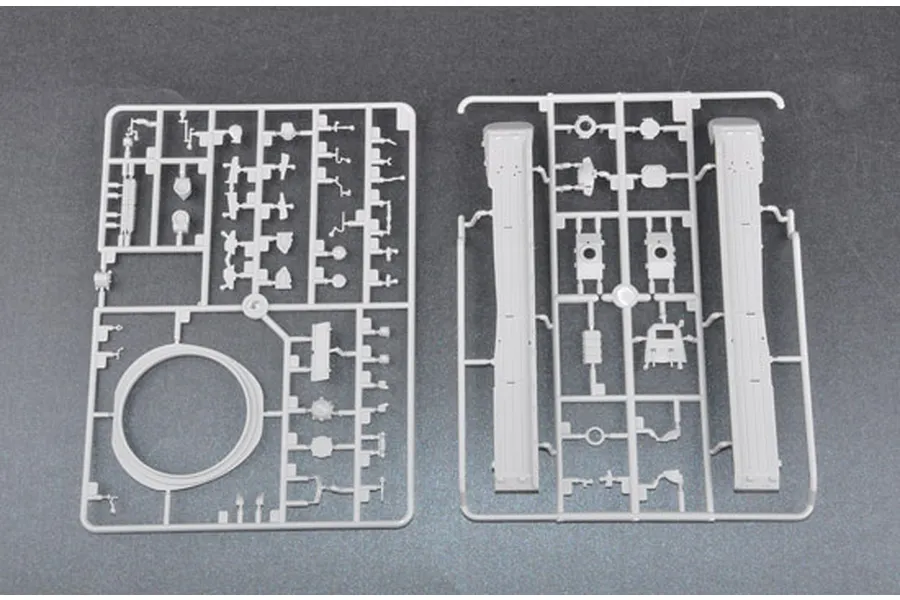 Trumpeter 1/35 Russian T-80BV Main Battle Tank Scaled Plastic Model Kit image 27108