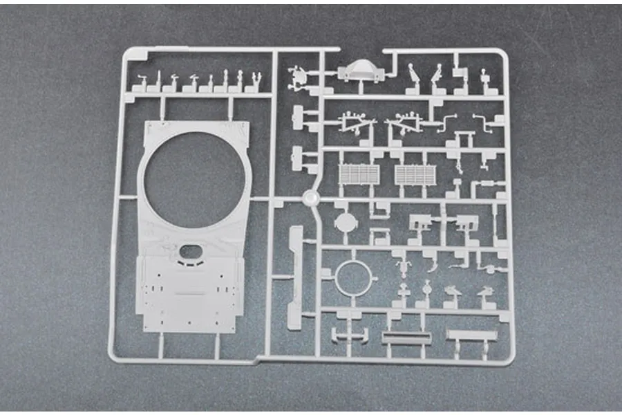 Trumpeter 1/35 Russian T-80BV Main Battle Tank Scaled Plastic Model Kit image 27109