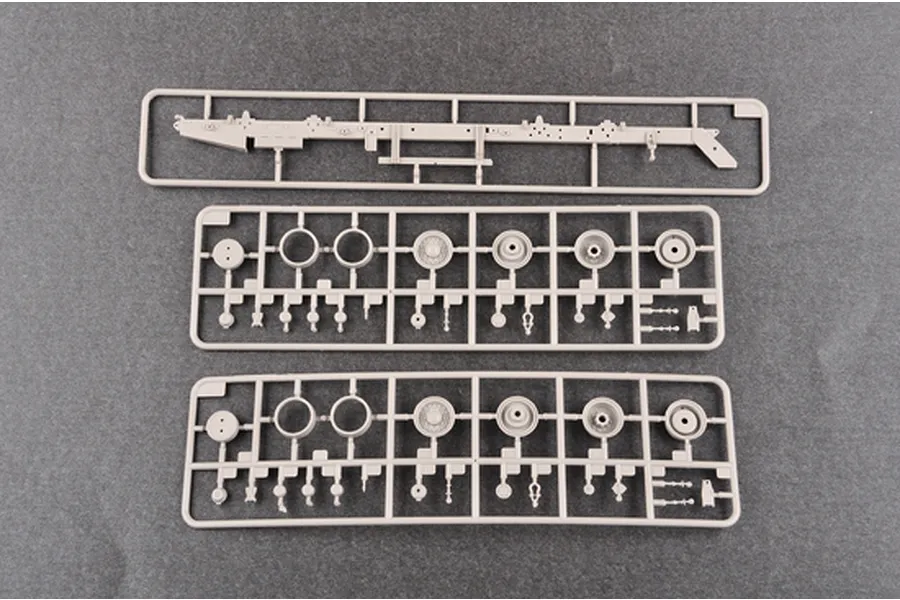 Trumpeter 1/35 HEMTT M983 Truck Scaled Plastic Model Kit image 27157