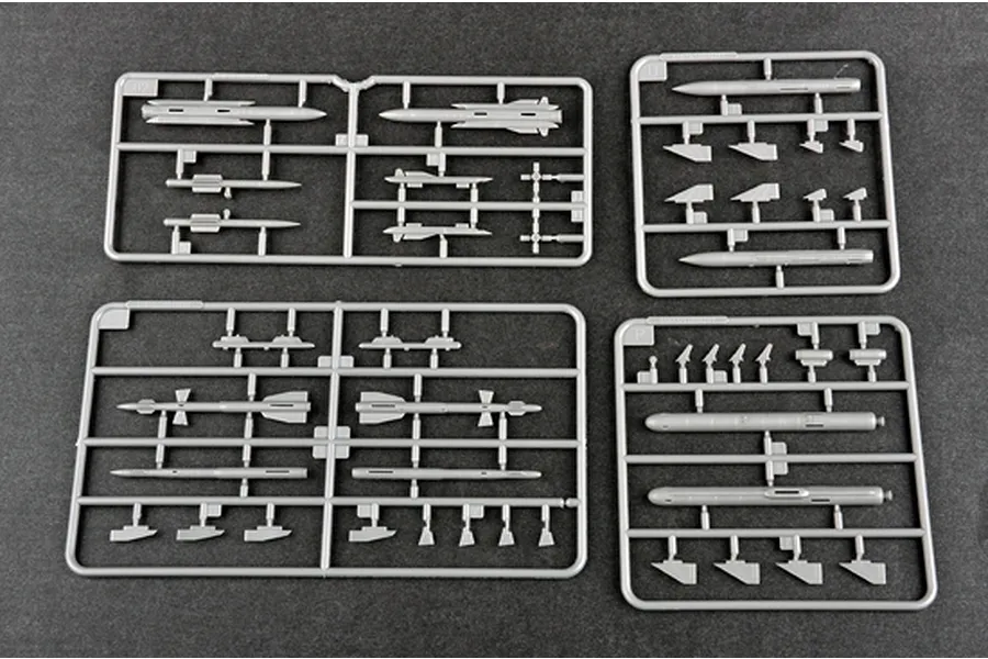 Trumpeter 1/72 Russian Su-34 Fullback Bomber/Fighter Jet Scaled Plastic Model Kit image 27186