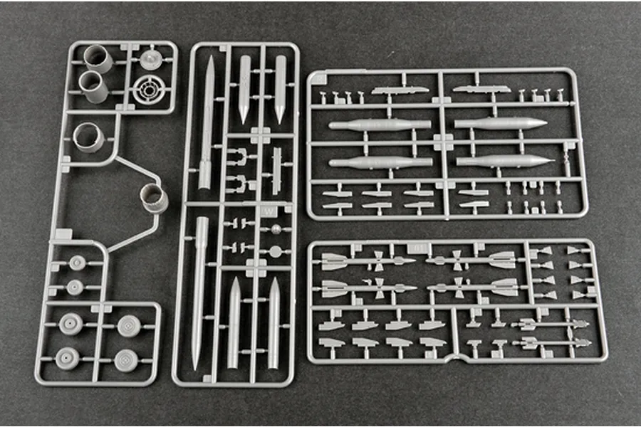 Trumpeter 1/72 Russian Su-34 Fullback Bomber/Fighter Jet Scaled Plastic Model Kit image 27194