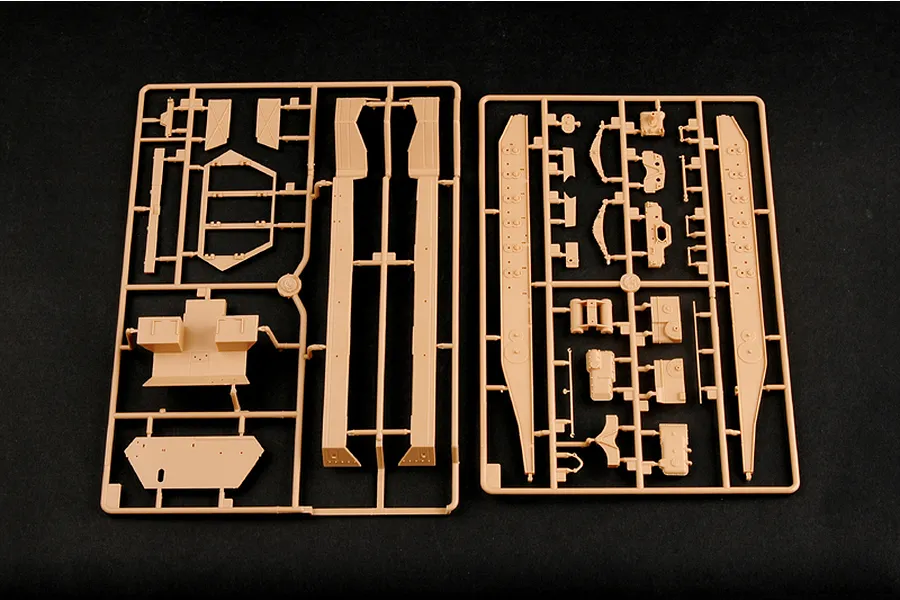Trumpeter 1/35 German Sd.Kfz.8 DB10 Armoured 12 Ton Artillery Half-track Scaled Plastic Model Kit image 27517