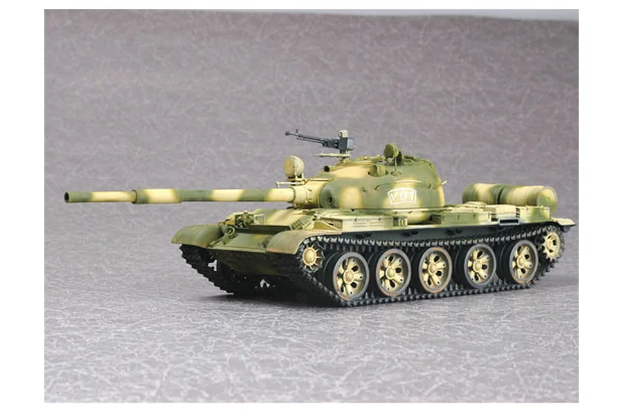 Trumpeter 1/35 Russian 1972 T-62 Tank Scaled Plastic Model Kit image 4