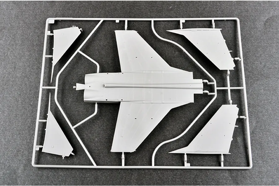 Trumpeter 1/72 Russian MiG-31 Foxhound Fighter Jet Scaled Plastic Model Kit image 27930
