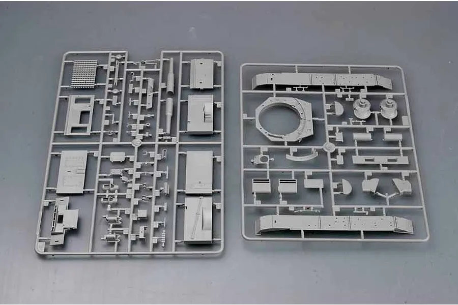 Trumpeter 1/35 German 10.5cm Geschutzwagen IVB (Sd.Kfz. 165/1) Tank Scaled Plastic Model Kit image 28273