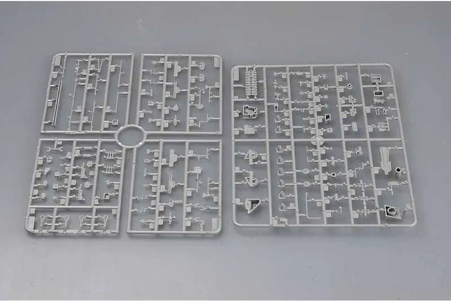 Trumpeter 1/35 German 10.5cm Geschutzwagen IVB (Sd.Kfz. 165/1) Tank Scaled Plastic Model Kit image 28275