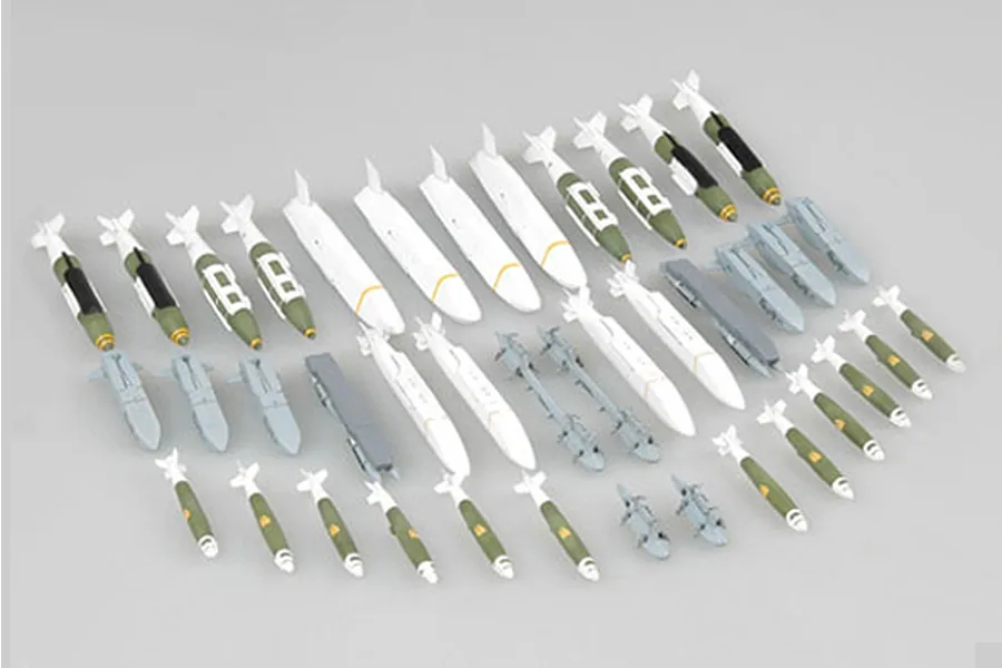 Trumpeter 1/32 US Aircraft Smart Bombs Weapons Set image 28477