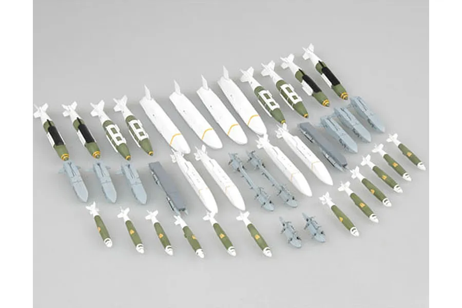 Trumpeter 1/32 US Aircraft Smart Bombs Weapons Set image 28486