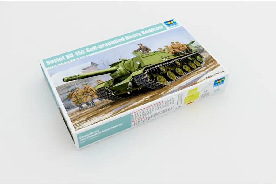 Trumpeter 1/35 scale Soviet SU-152 Heavy Self-Propelled Howitzer plastic model kit box on a white background.