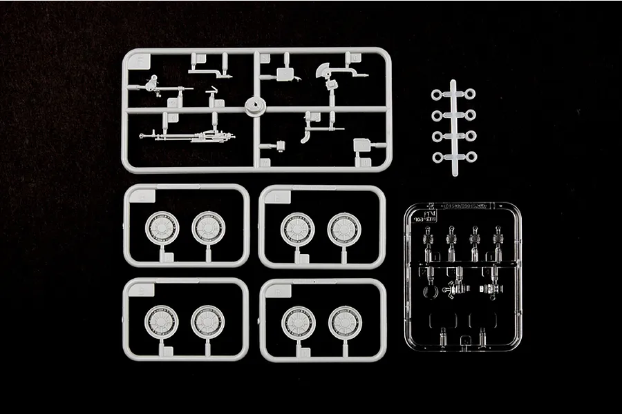 Trumpeter 1/35 Russian BTR-60P Upgraded Armoured Personnel Carrier Vehicle Scaled Plastic Model Kit image 28754