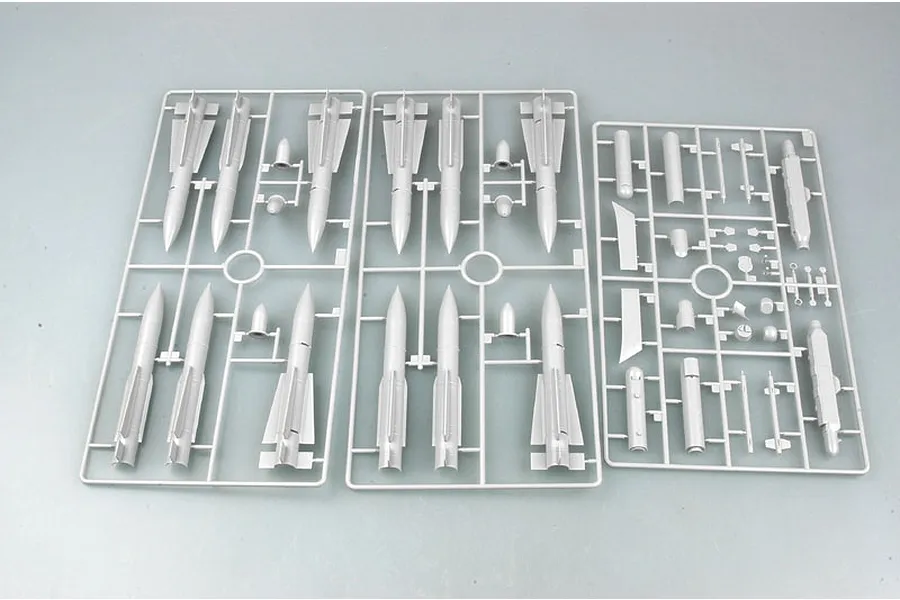 Trumpeter 1/32 US Aircraft Air to Air Missile Set Scaled Plastic Model Kit image 28820