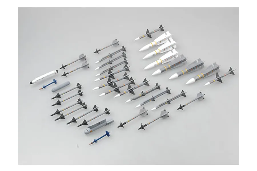 Trumpeter 1/32 US Aircraft Air to Air Missile Set Scaled Plastic Model Kit image 28822
