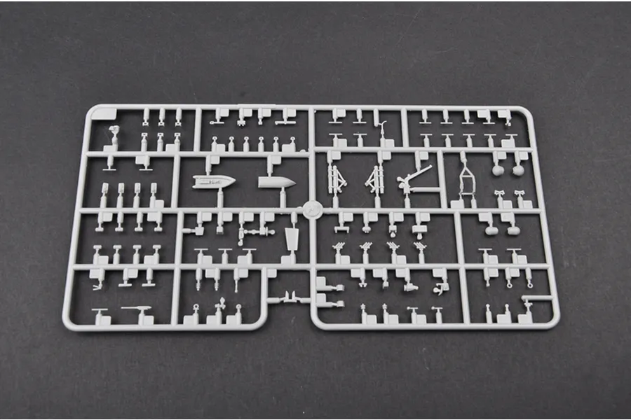 Trumpeter 1/350 HMS Kent (78) Type 23 Frigate Plastic Model Kit image 28860