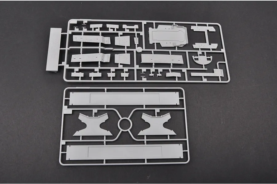 Trumpeter 1/350 HMS Kent (78) Type 23 Frigate Plastic Model Kit image 28862