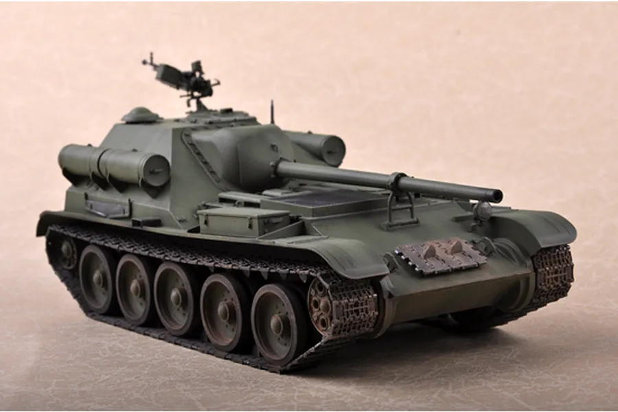 A fully assembled and painted 1/35 scale model of a Soviet SU-101 self-propelled gun, featuring olive green camouflage and detailed tracks.