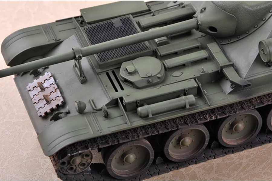 High-angle view of a 1/35 scale plastic model of a Soviet SU-101 self-propelled gun, showing the olive green hull, long main gun, and detailed tracks.