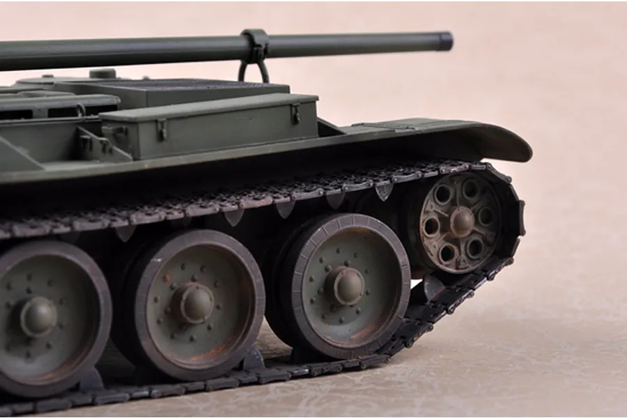 Close-up of the rear track and hull section of a painted 1/35 scale Soviet SU-101 self-propelled gun model kit.