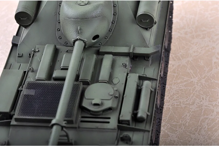 Top-down view of a 1/35 scale Soviet SU-101 self-propelled gun model kit, showing the olive green hull, gun barrel, and engine deck details.