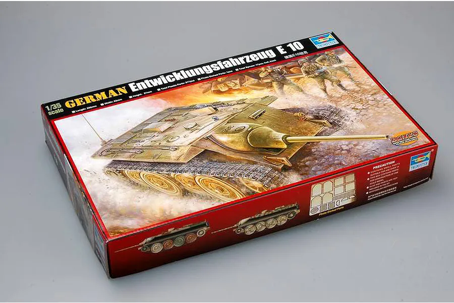 Trumpeter 1/35 scale German Entwicklungsfahrzeug E10 plastic model kit box showing artwork of the tank in action.