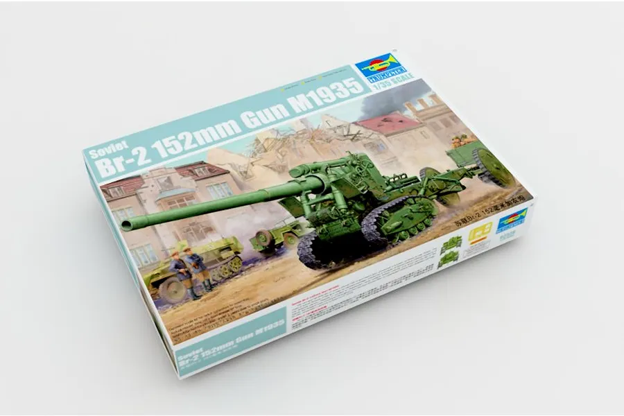Trumpeter 1/35 scale Soviet Br-2 152mm Gun M1935 plastic model kit box art showing the artillery piece in a war-torn city setting.