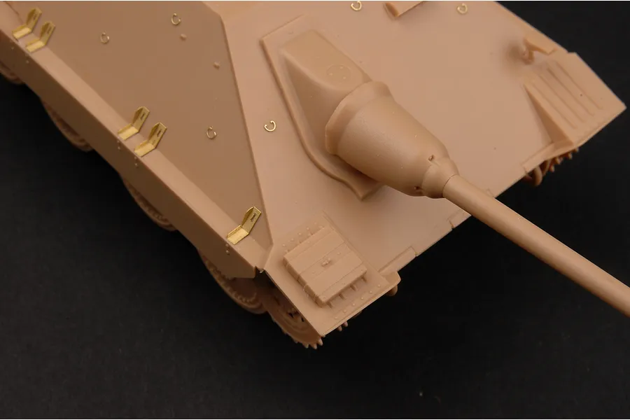 Trumpeter 1/35 German Jagdpanzer 38(t) Hetzer-Starr Self-Propelled Scaled Plastic Model Kit image 29115