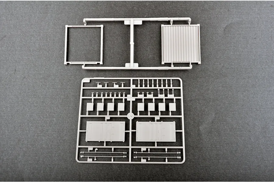 Trumpeter 1/35 40ft Shipping Container Scaled Plastic Model Kit image 29475