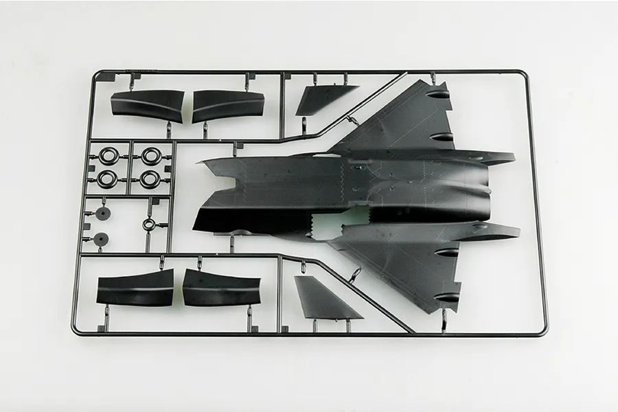 Trumpeter 1/72 Chinese J-20 Mighty Dragon Fighter Jet Scaled Plastic Model Kit image 29503