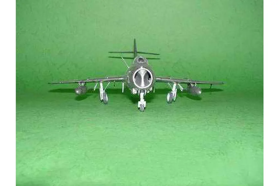 Trumpeter 1/48 Mikoyan Gurevich MiG-15 Bis Fagot-B Jet Scaled Plastic Model Kit image 4