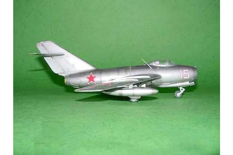Trumpeter 1/48 Mikoyan Gurevich MiG-15 Bis Fagot-B Jet Scaled Plastic Model Kit image 5