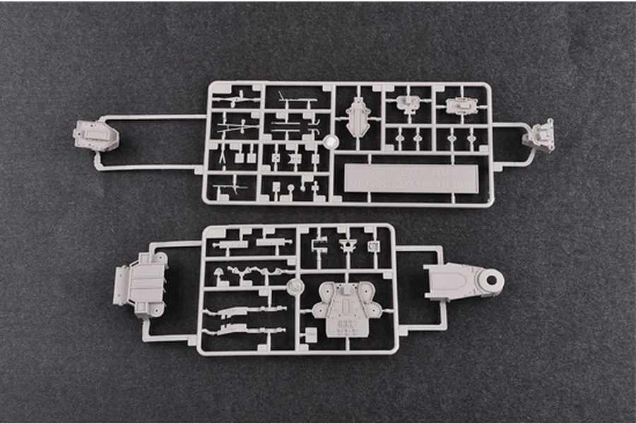 Trumpeter 1/700 HMS Queen Elizabeth 1941 Battleship Plastic Model Kit image 29856