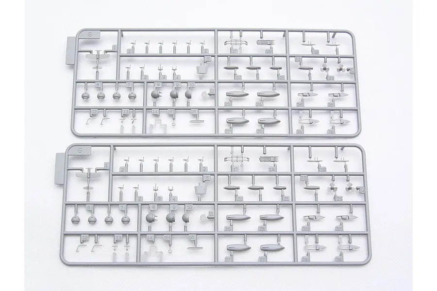 Two identical grey plastic model kit sprues labeled G, containing various small parts for a 1/700 scale battleship model.