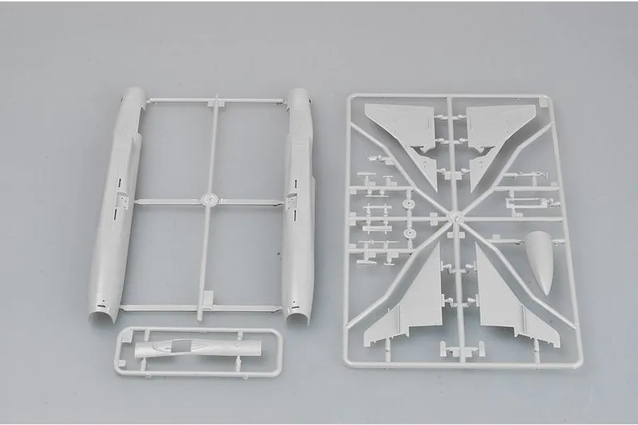Two grey plastic model kit sprues for a 1/72 scale Su-15TM Flagon-F jet aircraft, showing fuselage halves, wings, and small components.