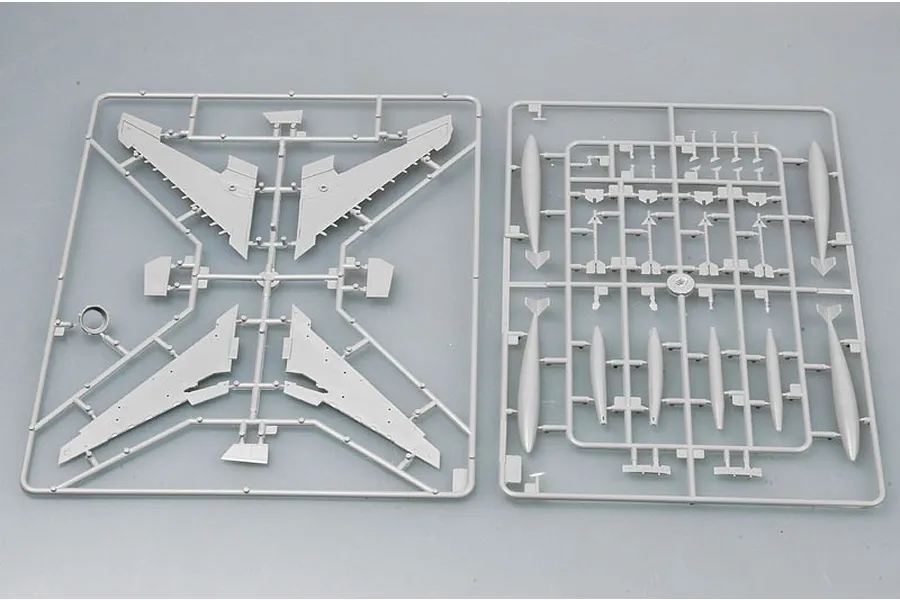 Trumpeter 1/72 North American F-100C Super Sabre Fighter Jet Scaled Plastic Model Kit image 29996
