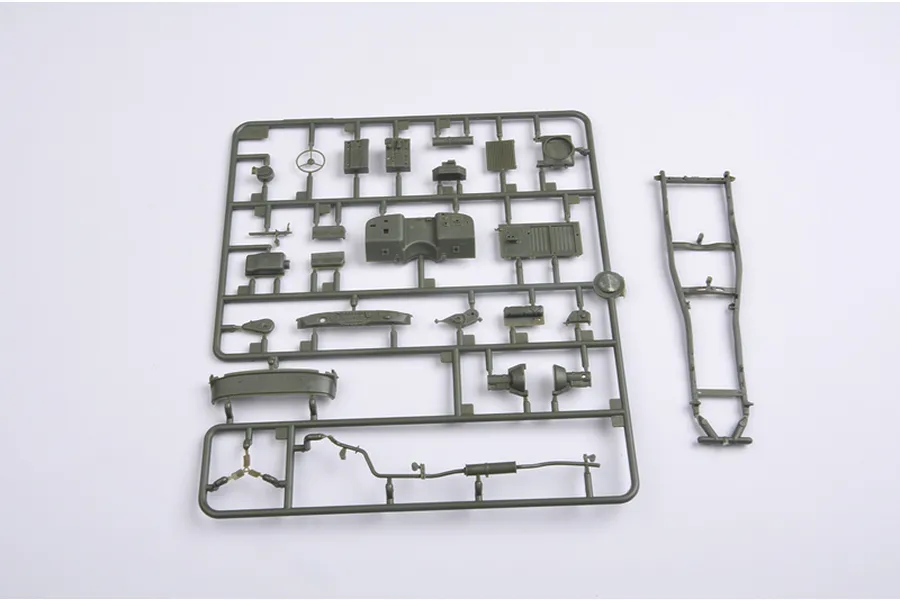 Trumpeter 1/35 Soviet UAZ-469 All-Terrain Military Staff Car Scaled Plastic Model Kit image 30018