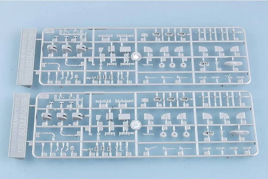 Trumpeter 1/350 USS The Sullivans DD-537 Destroyer Plastic Model Kit image 30148
