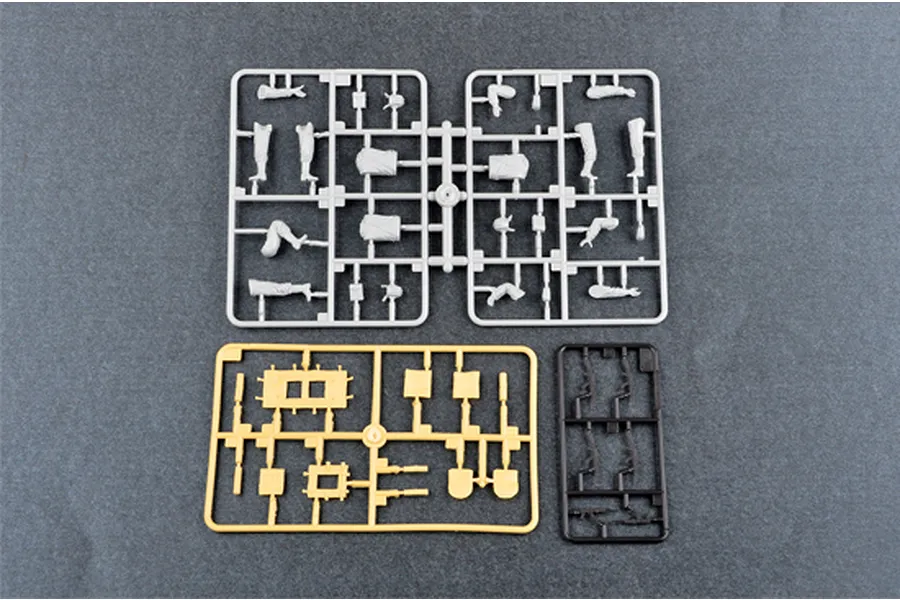 Trumpeter 1/35 Soviet Soldier Scud B Crew Scaled Plastic Model Kit image 30387