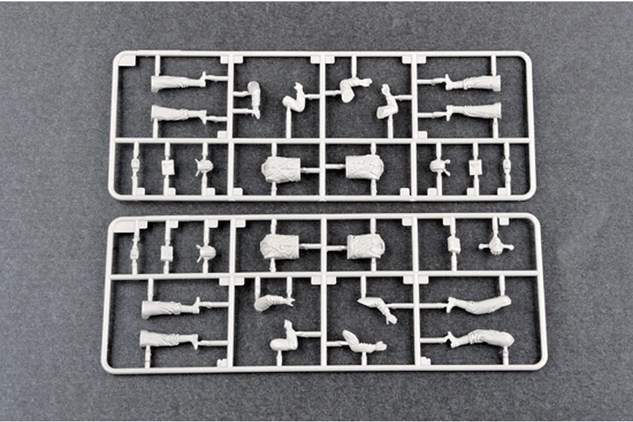 Trumpeter 1/35 Soviet Soldier Scud B Crew Scaled Plastic Model Kit image 30389
