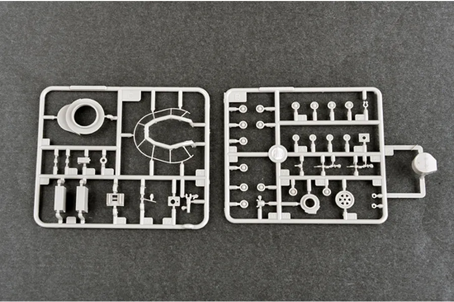 Trumpeter 1/72 Soviet T-28 Medium (Welded) Tank Scaled Plastic Model Kit image 30556