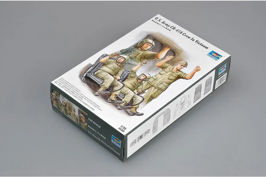 Trumpeter 1/35 US Vietnam CH-47 Chinook Crew Scaled Plastic Model Kit image 30737